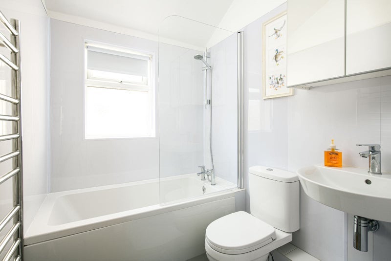 Room Harrowdene Road in Bristol