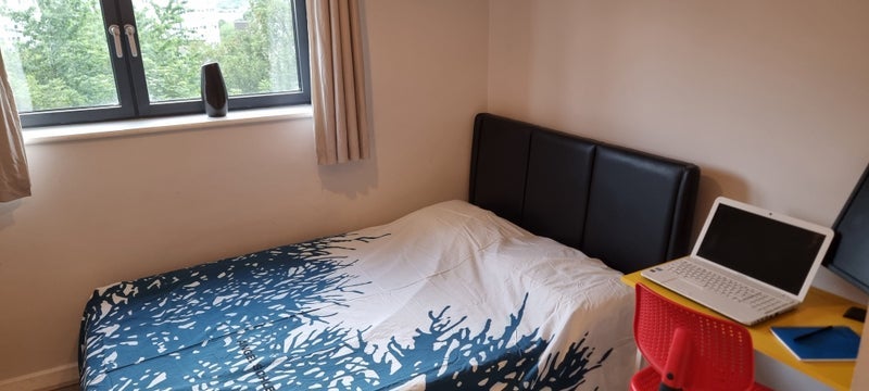Flat Drayton Park in Greater London