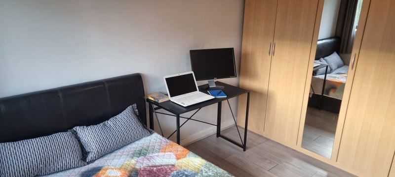 Flat Drayton Park in Greater London