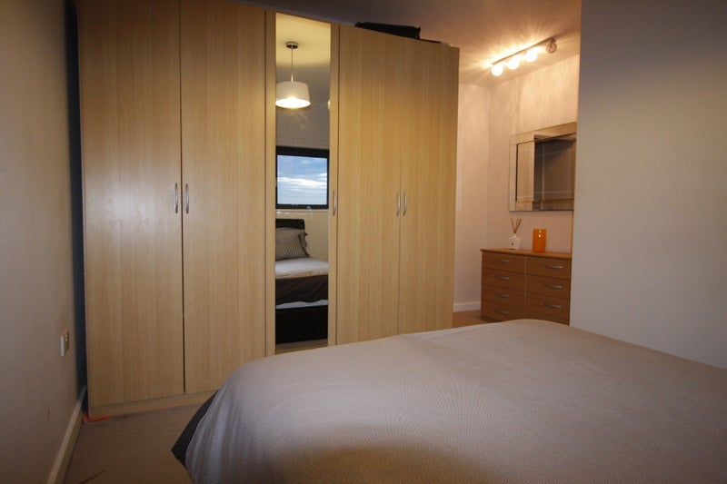 Flat Drayton Park in Greater London