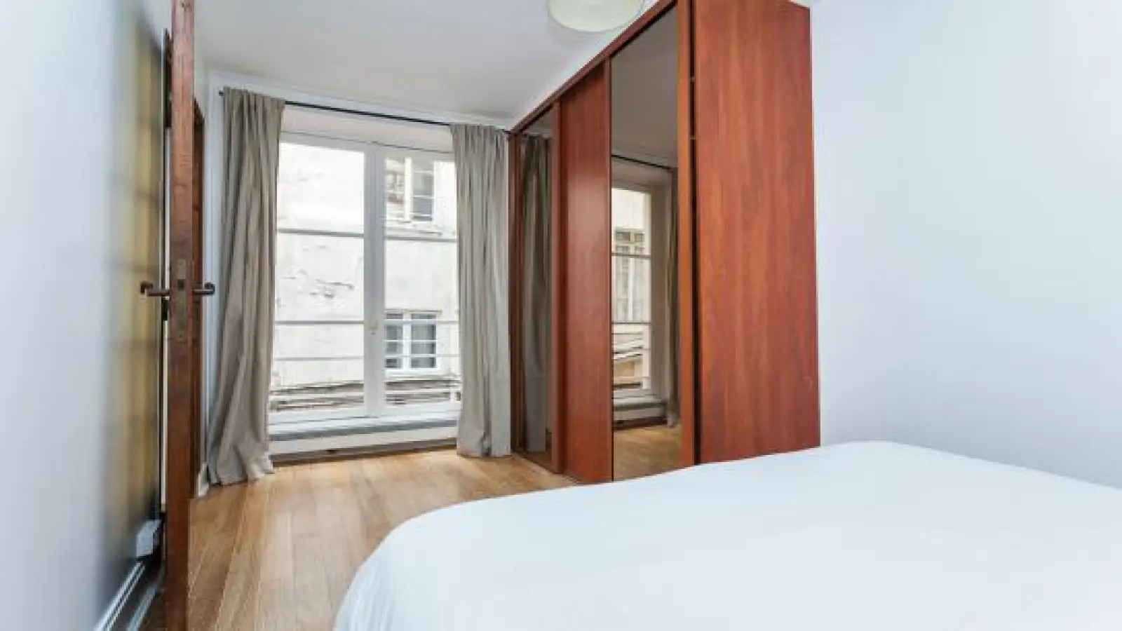 Flat Rue de la Parcheminerie in Paris