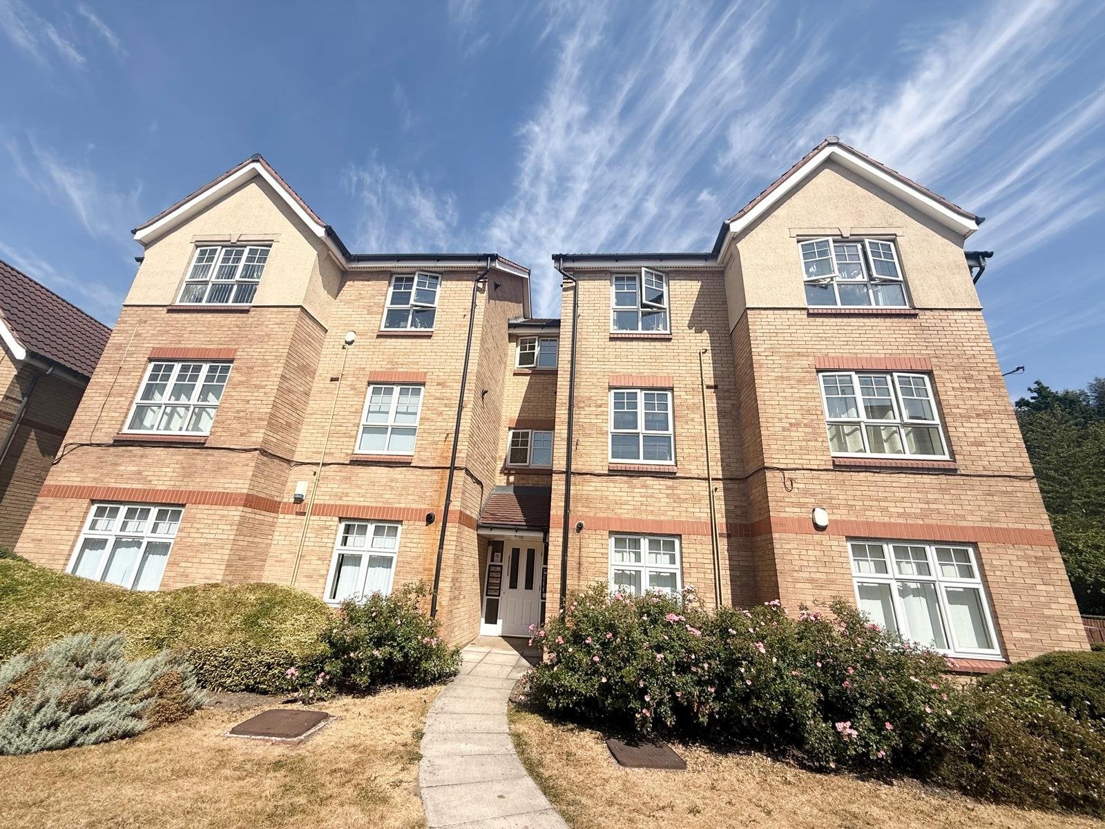 Flat Oldfield Lane in Leeds