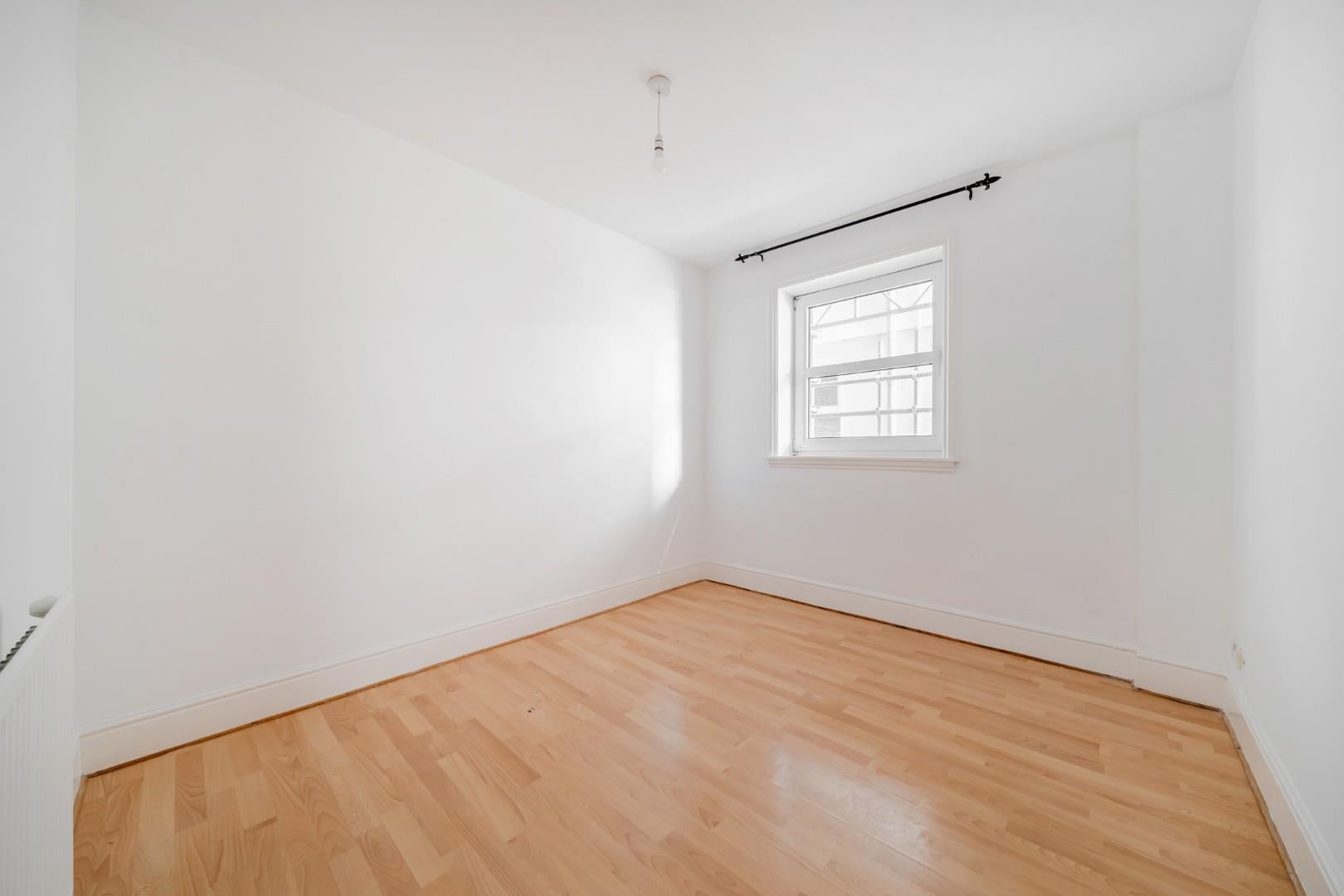 Flat South Parade in Portsmouth
