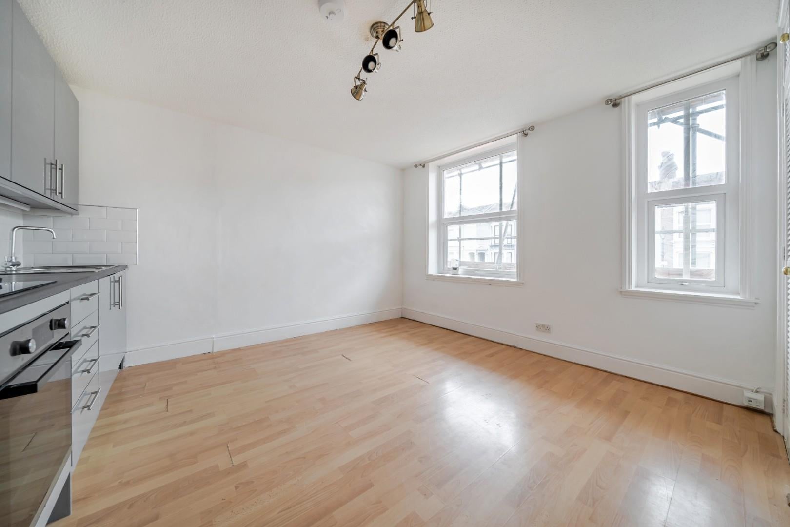 Flat South Parade in Portsmouth