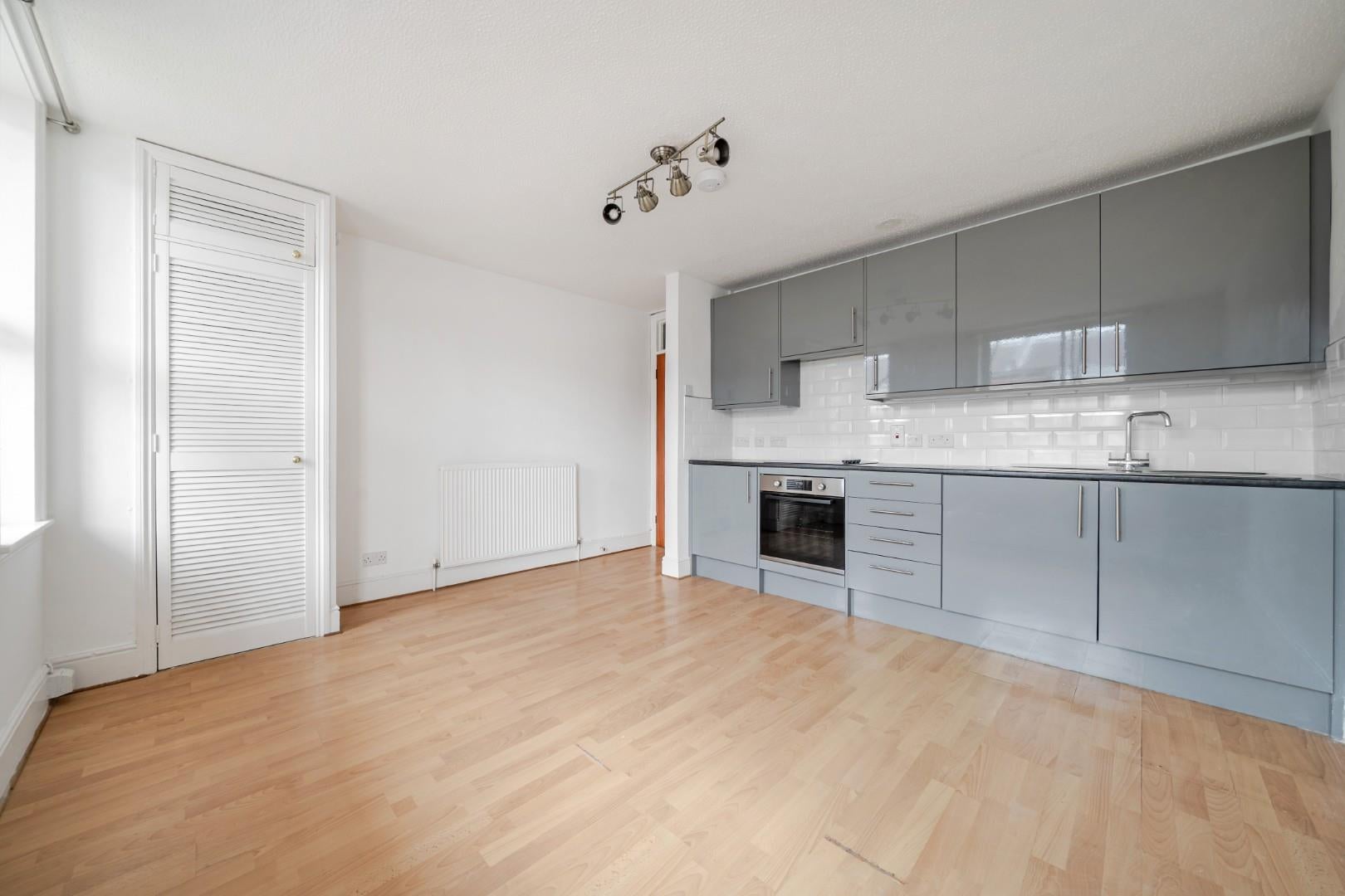Flat South Parade in Portsmouth