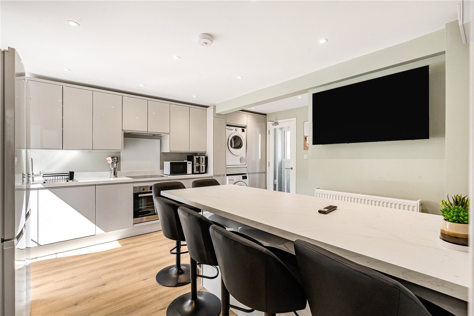 Room Dunmore in Guildford