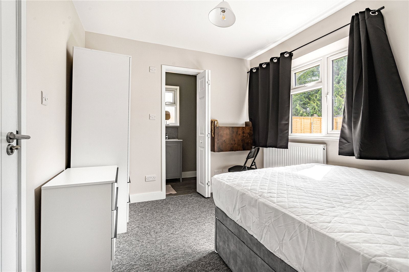 Room Dunmore in Guildford