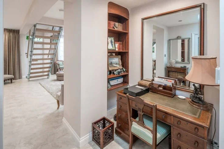 House Pembridge Mews in Greater London