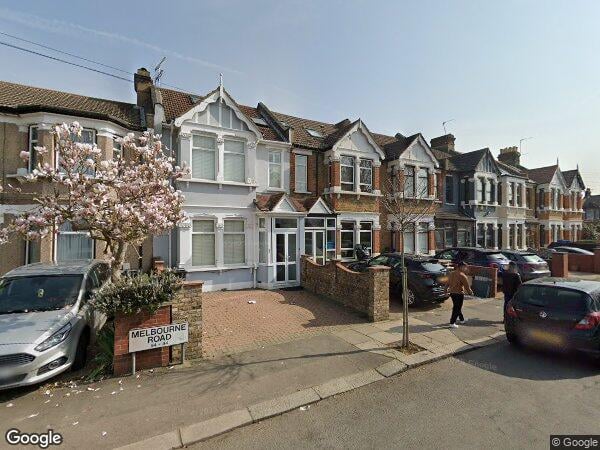 Flat Melbourne Road in Greater London