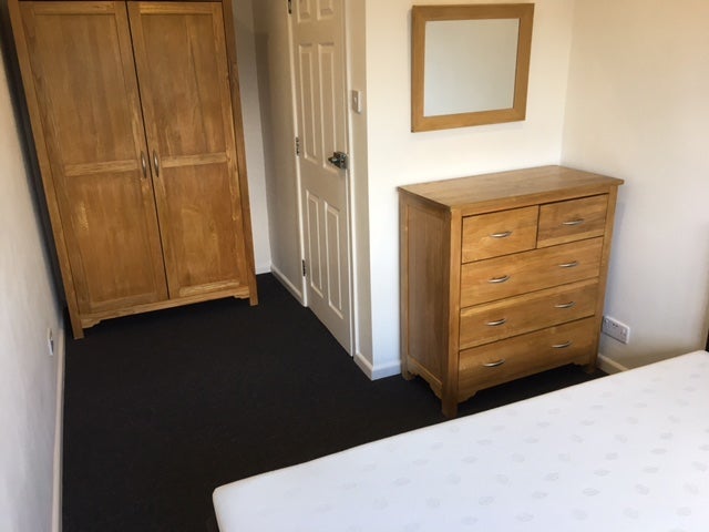 Room Beamish Road in Poole