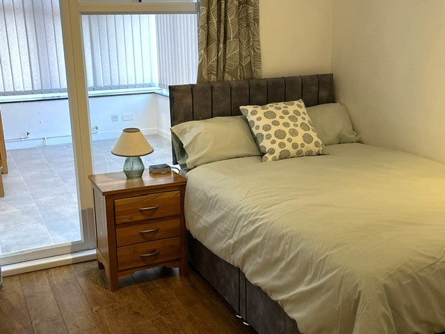 Room Beamish Road in Poole