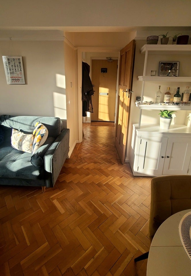 Flat Spencer Road in Greater London