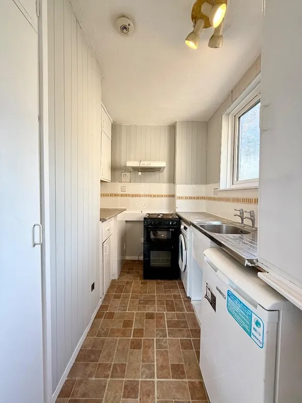 Flat Grange Road in Greater London
