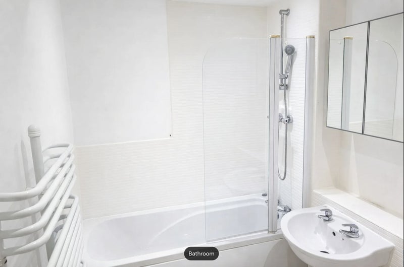 Room Mount Pleasant Hill in Greater London