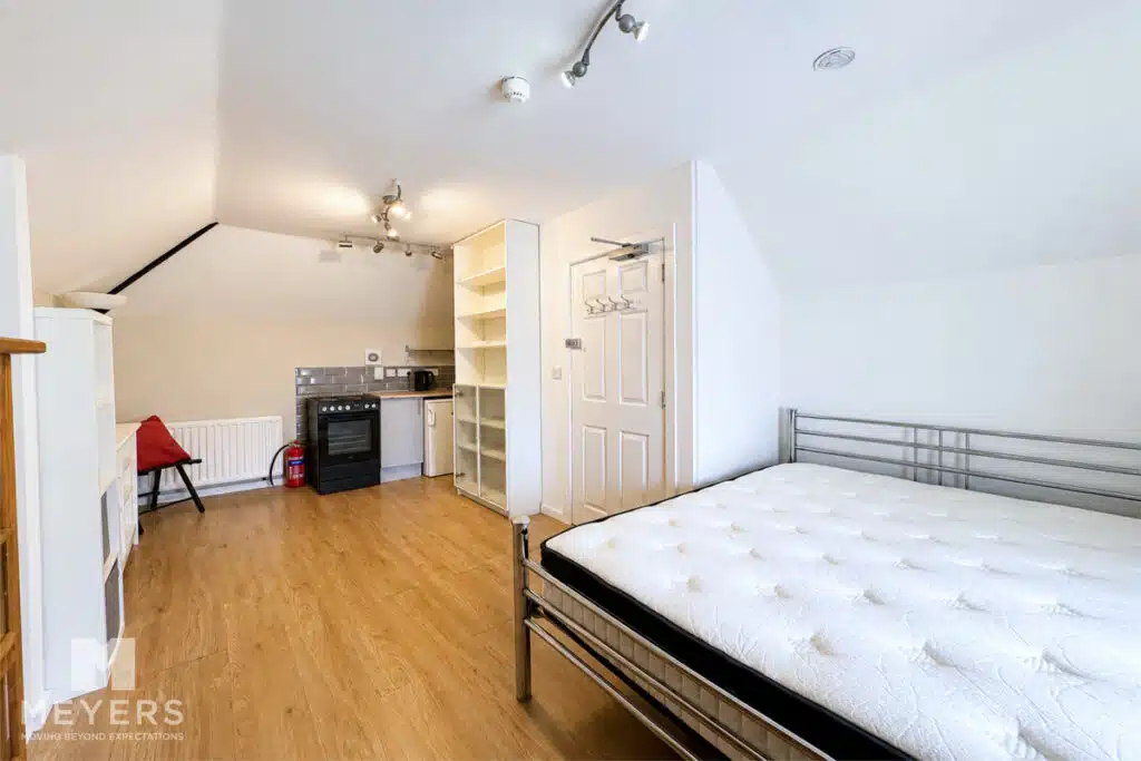 Room Guildhill Road in Bournemouth