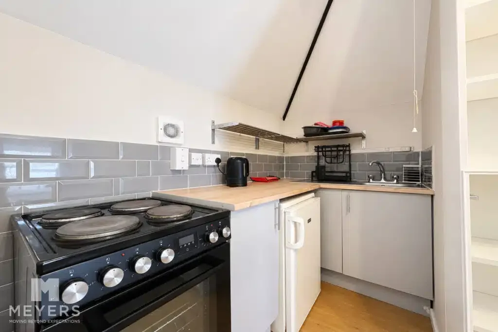 Room Guildhill Road in Bournemouth
