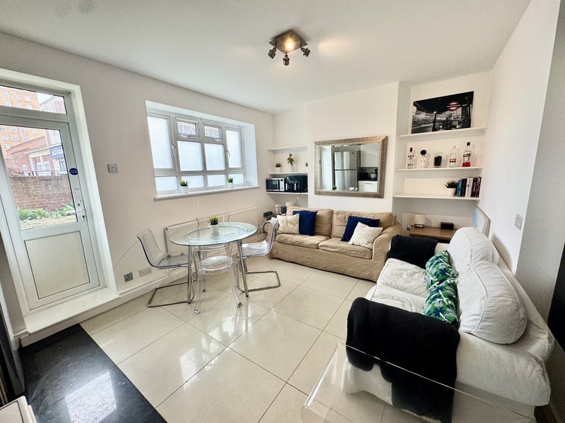 Room Fount Street in Greater London