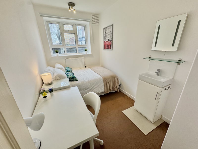 Room Fount Street in Greater London