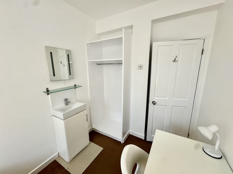 Room Fount Street in Greater London