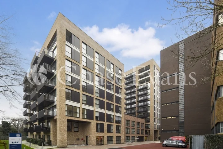 Flat Gordon Road in Greater London