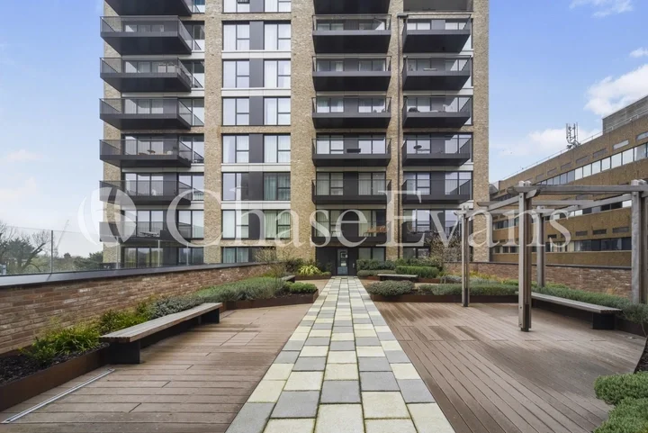 Flat Gordon Road in Greater London