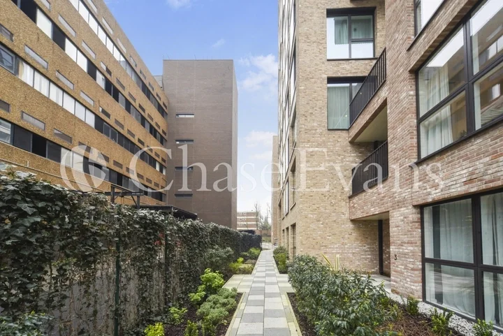 Flat Gordon Road in Greater London