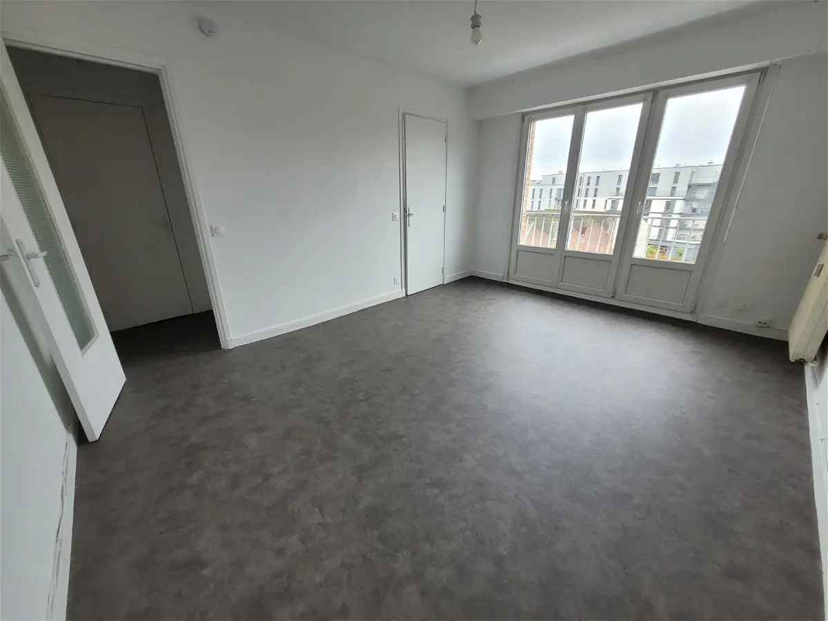 Flat Rue de Douai in Lille