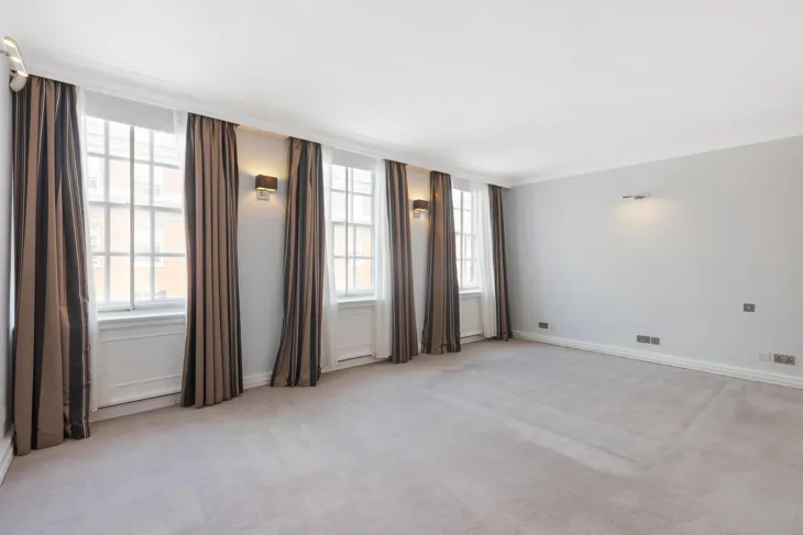 Flat Grosvenor Square in City of Westminster