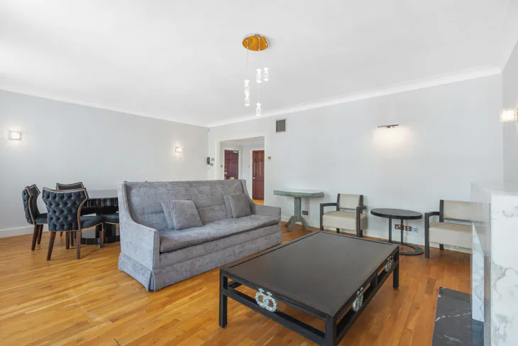 Flat Grosvenor Square in City of Westminster