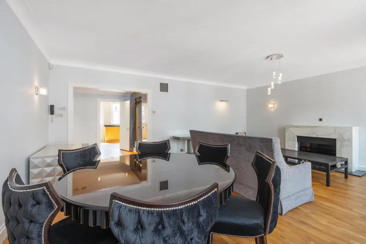 Flat Grosvenor Square in City of Westminster
