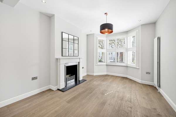 House Ashcombe Street in Greater London