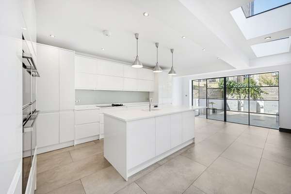 House Ashcombe Street in Greater London