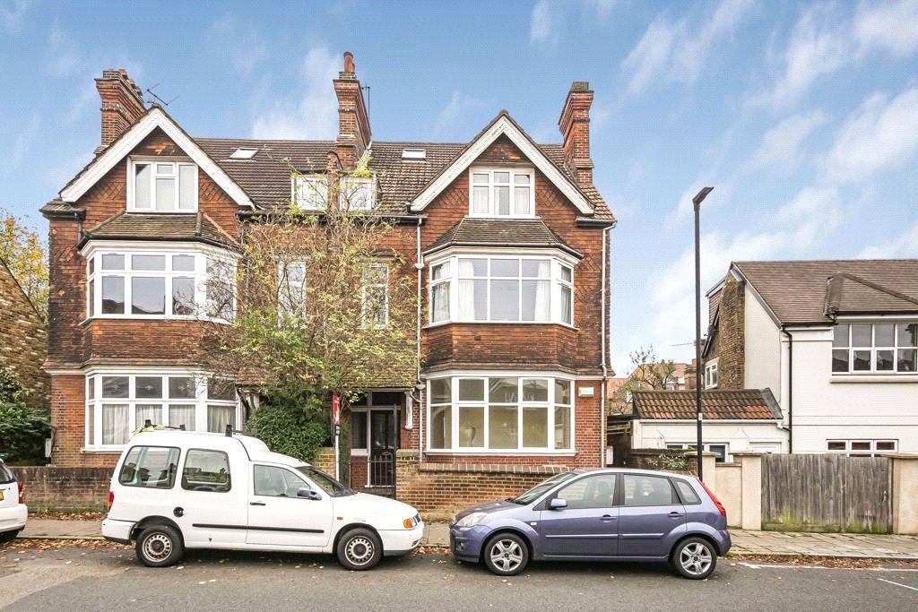 Flat Pendennis Road in Greater London