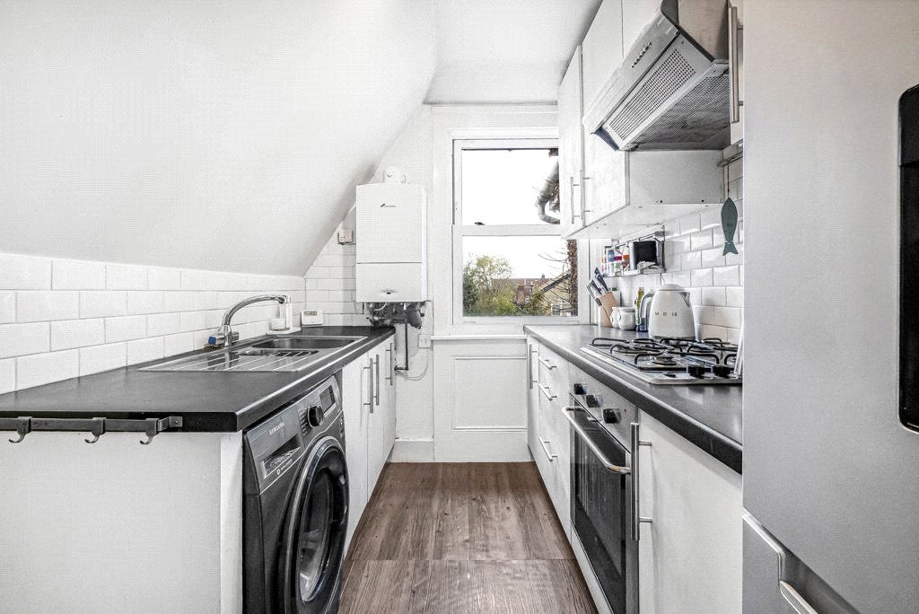 Flat Pendennis Road in Greater London