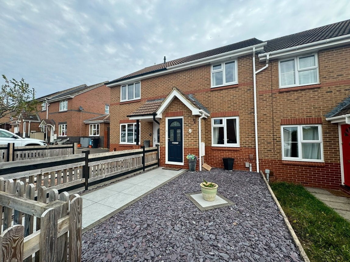 House Bergman Close in Blunsdon St Andrew