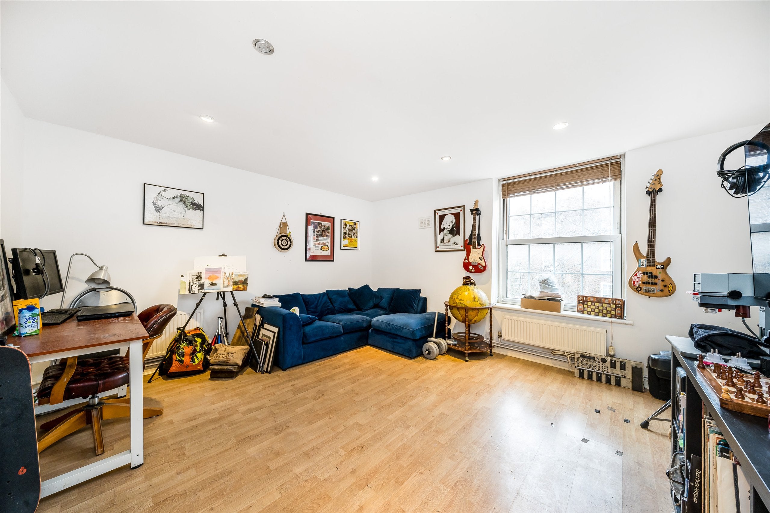 Flat Gosling Way in Greater London