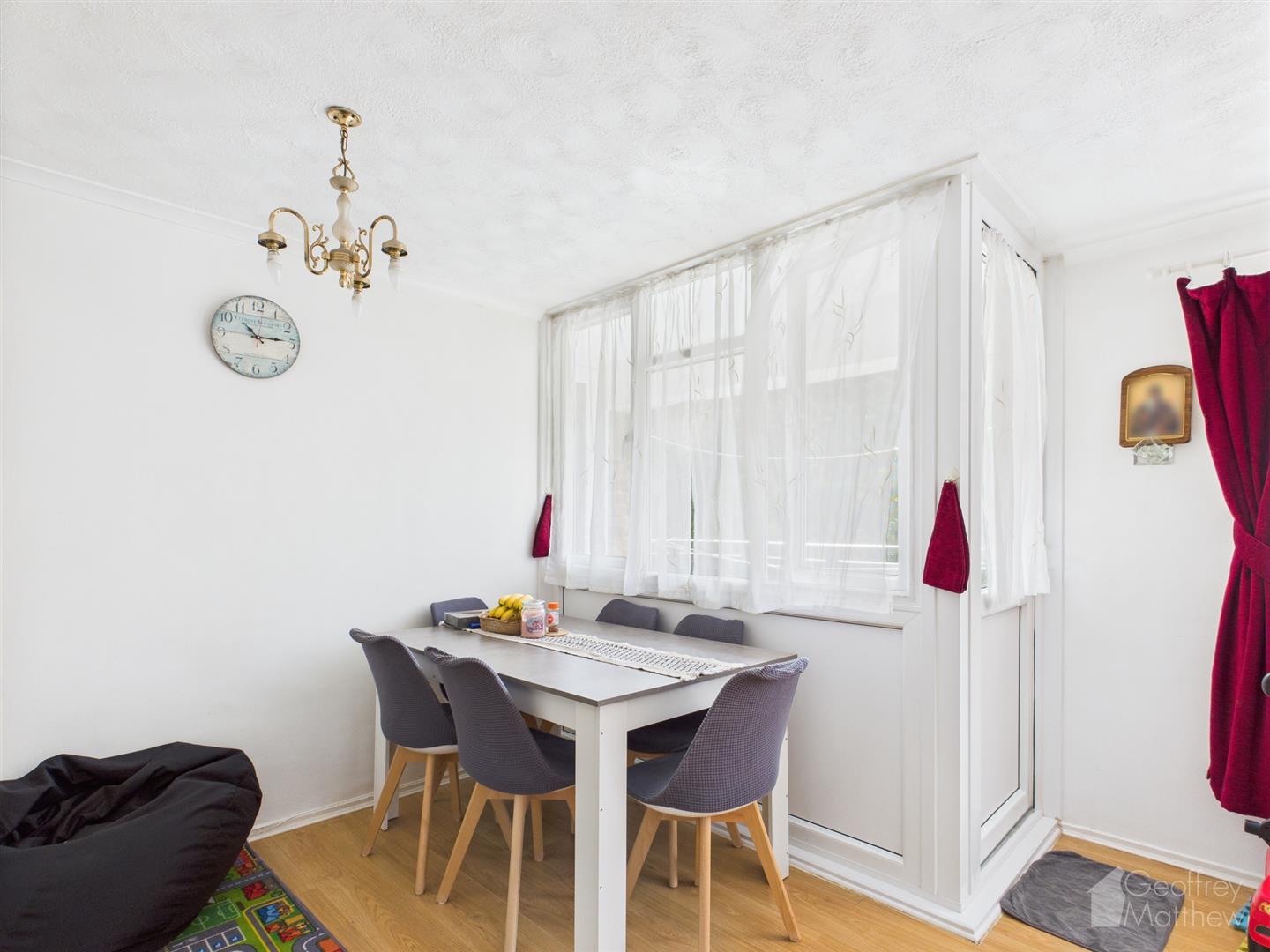 Flat Ladyshot in Harlow