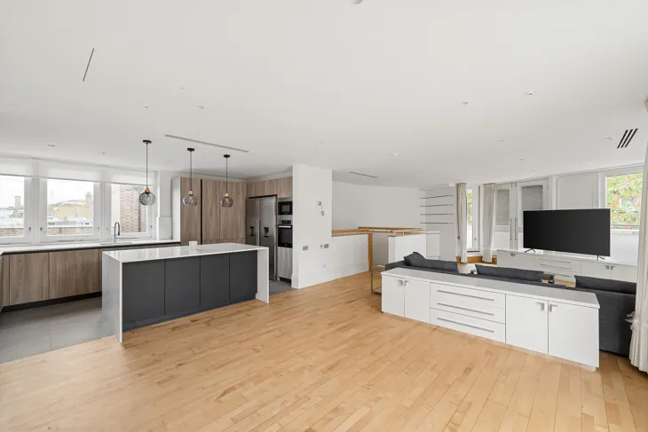 Flat Cheltenham Terrace in Greater London