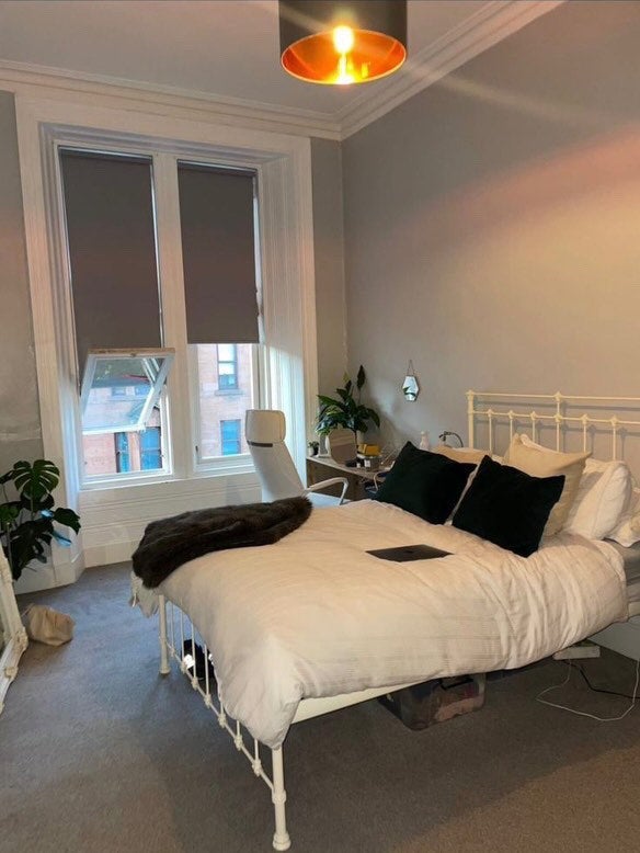 Room Dumbarton Road in Glasgow