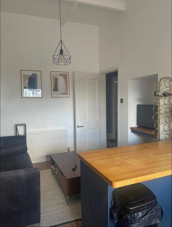Room Dumbarton Road in Glasgow
