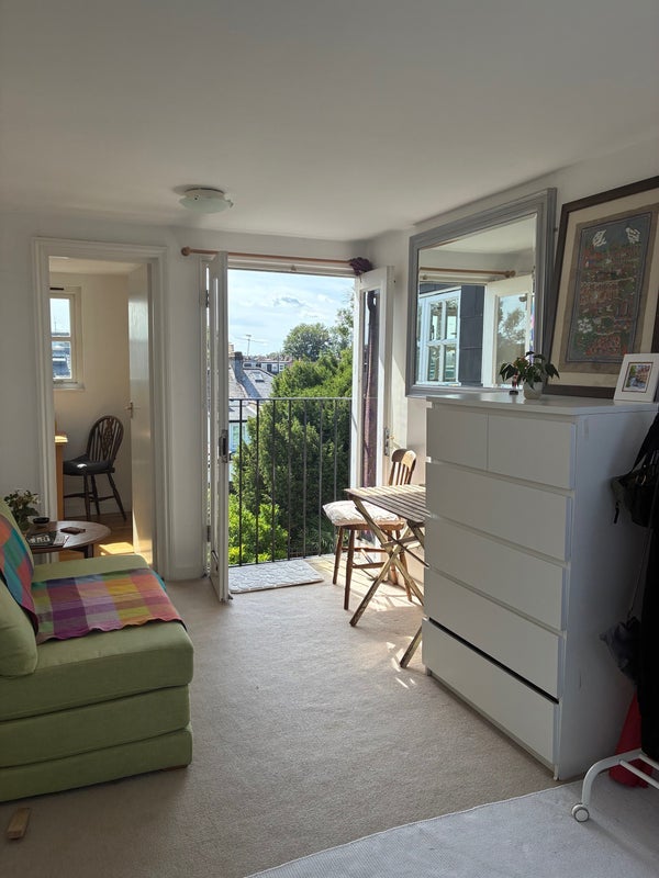 Flat Avenue Gardens in Greater London
