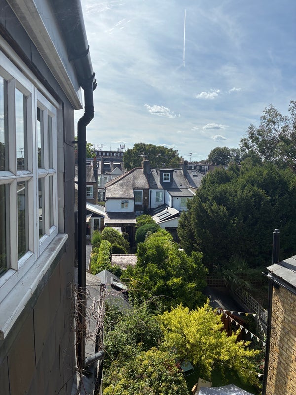 Flat Avenue Gardens in Greater London