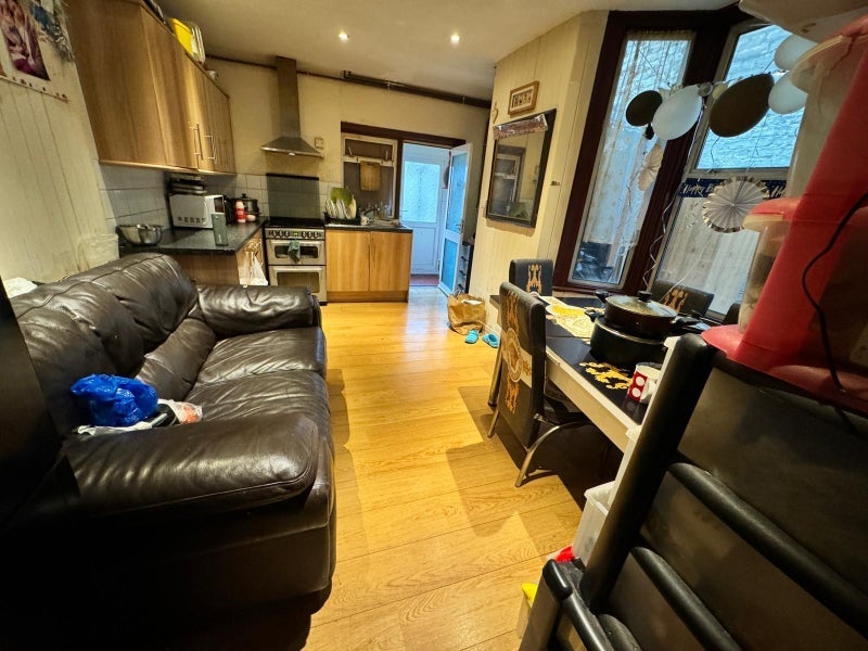 Room Heigham Road in Greater London