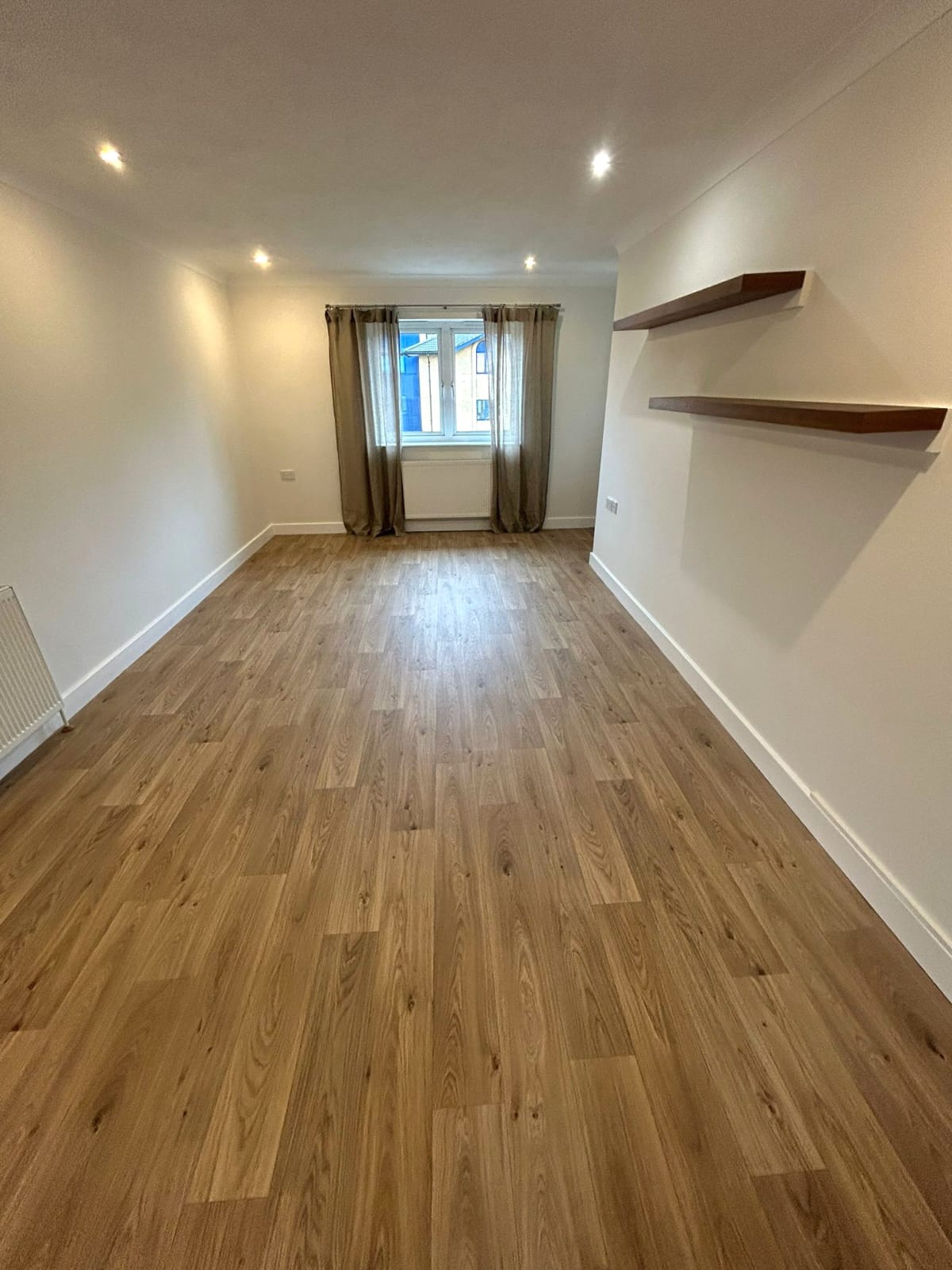 Flat Woburn Road in Greater London