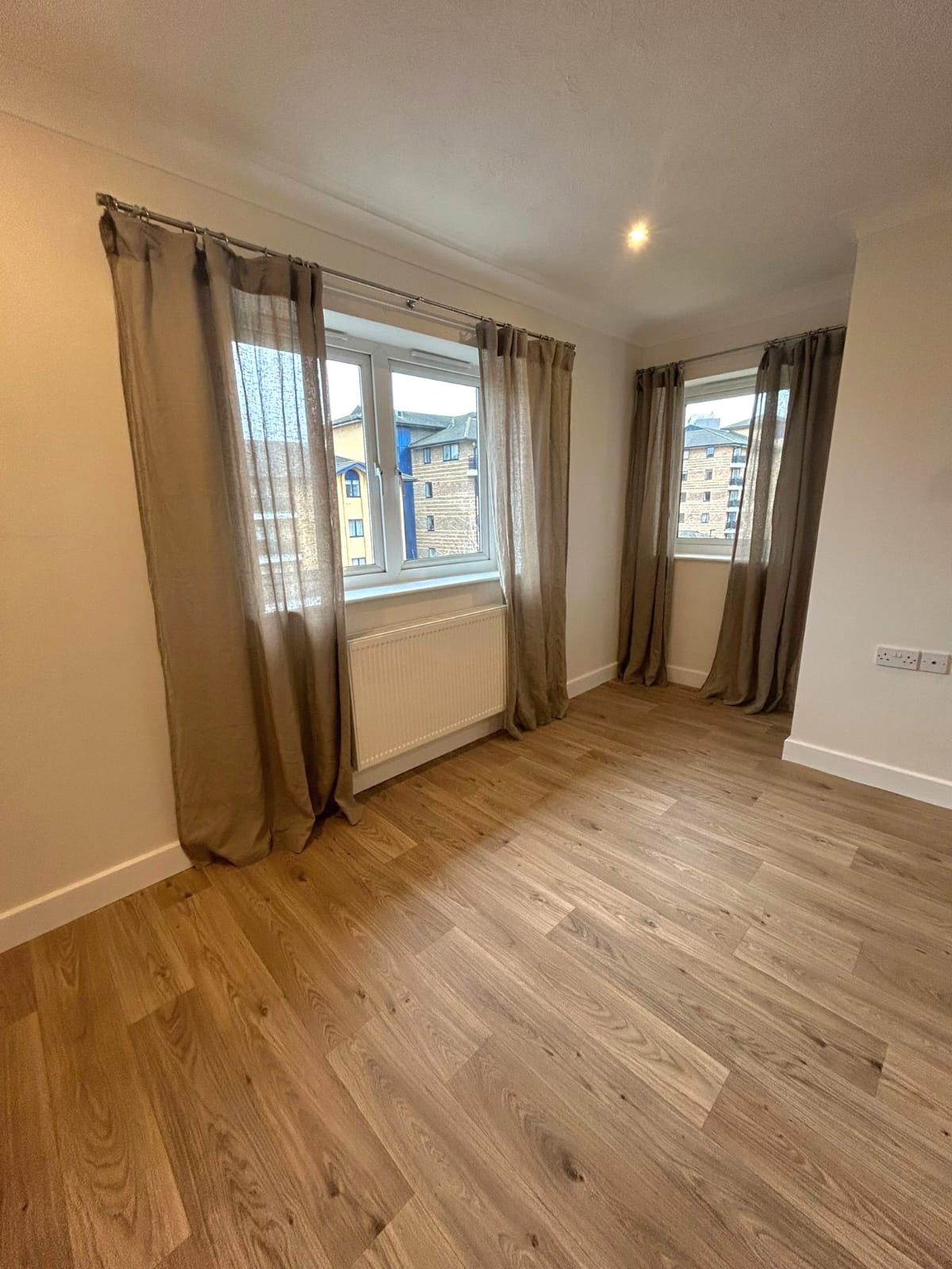 Flat Woburn Road in Greater London