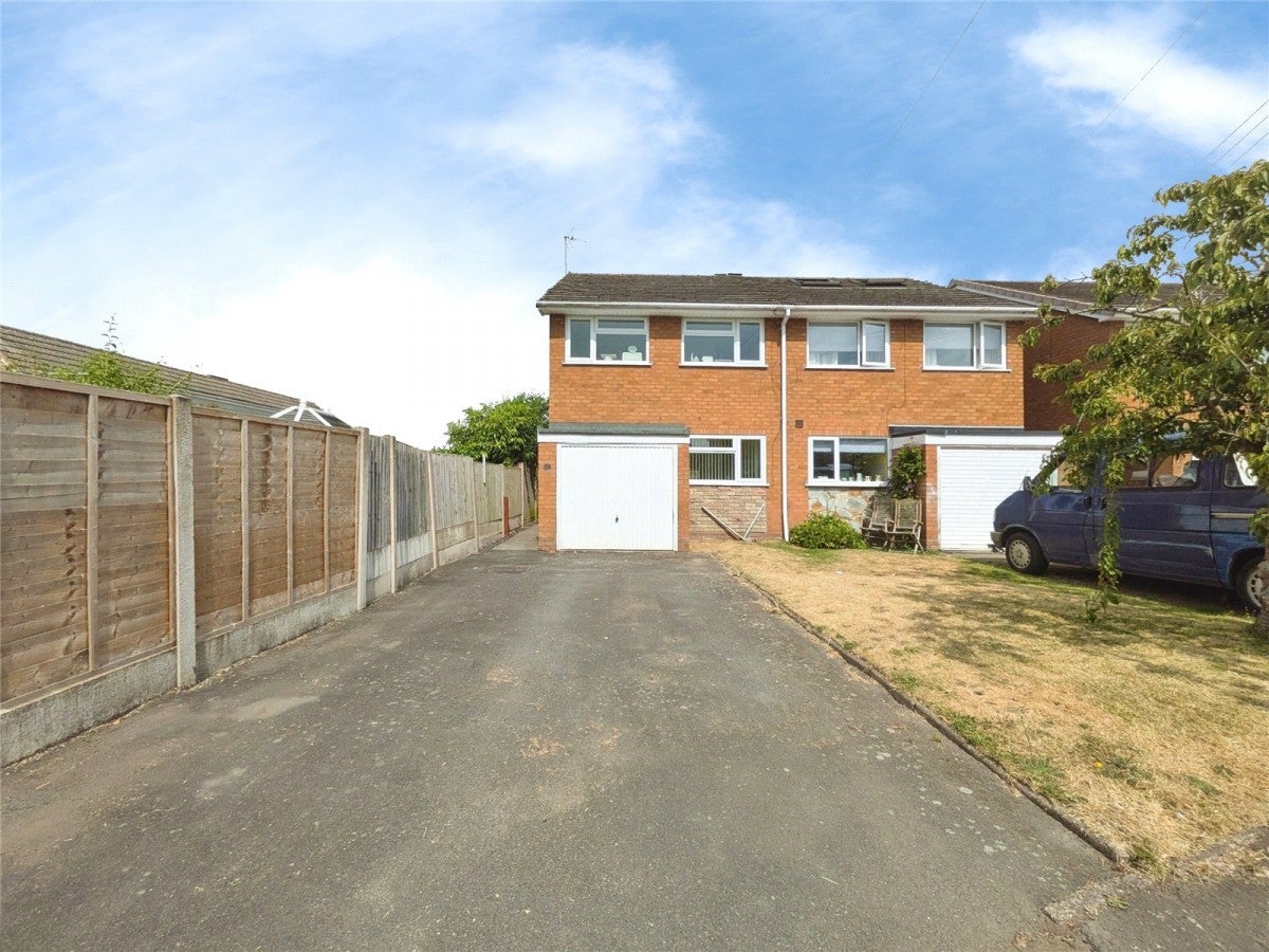 House Oaksmoor Close in South Staffordshire