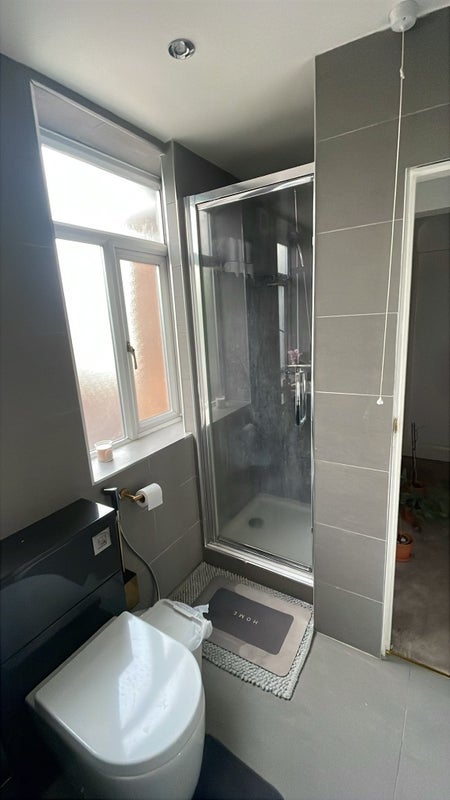 Room Nuthall Road in Nottingham