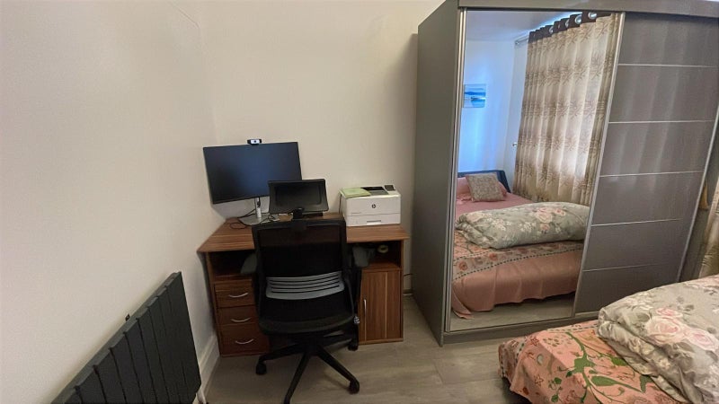 Room Nuthall Road in Nottingham