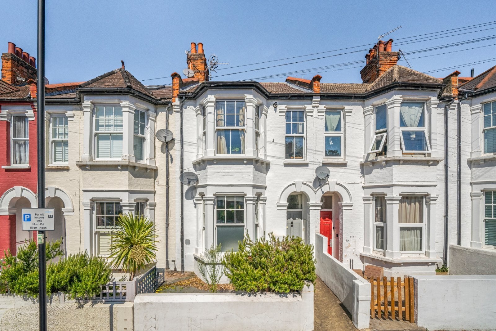 House Midmoor Road in Greater London