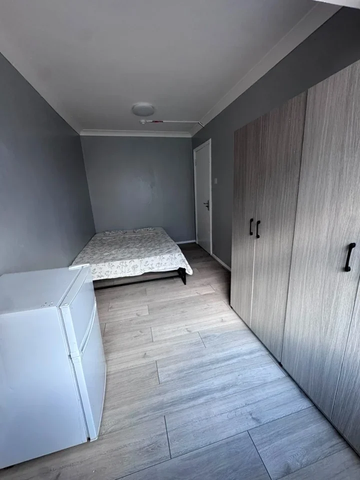 Room Atherton Road in Greater London